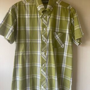Green shirt never worn XL